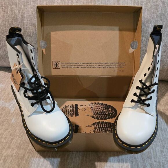 1460 W DR. MARTENS WHITE LACE UP AIRWAIR BOOTS - SZ. 8 "OUT OF STOCK" - Picture 8 of 8